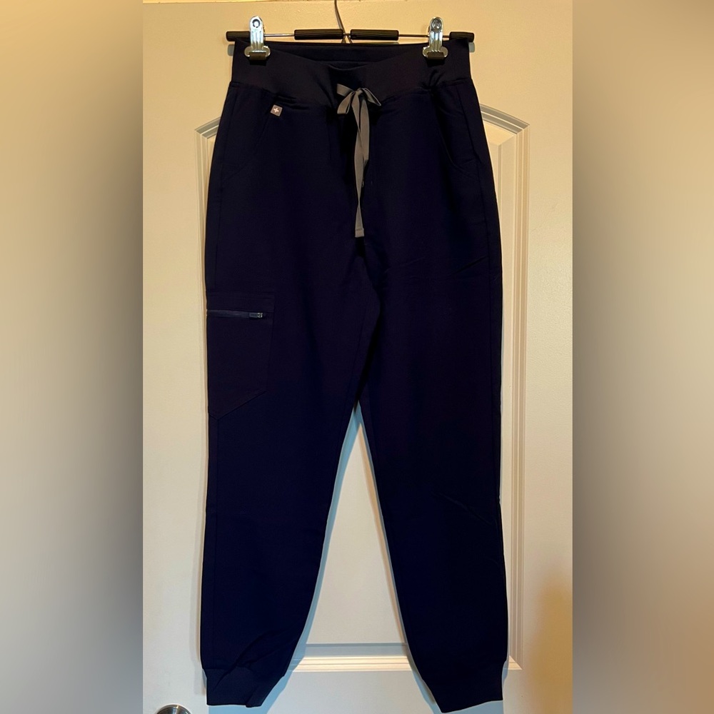 Figs Women’s High Rise Zamora Jogger Pants (2 pairs)